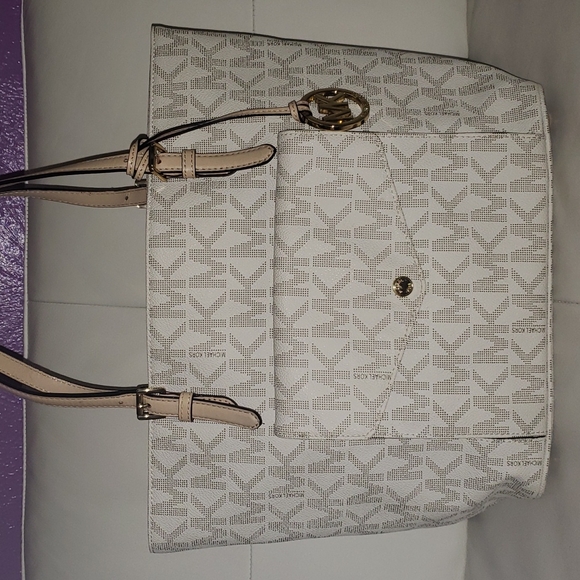 Michael Kors Handbags - Michael Kors Tote bag